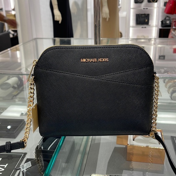 MICHAEL KORS
Jet Set Travel Medium Dome Crossbody Bag
Black - Picture 4 of 16